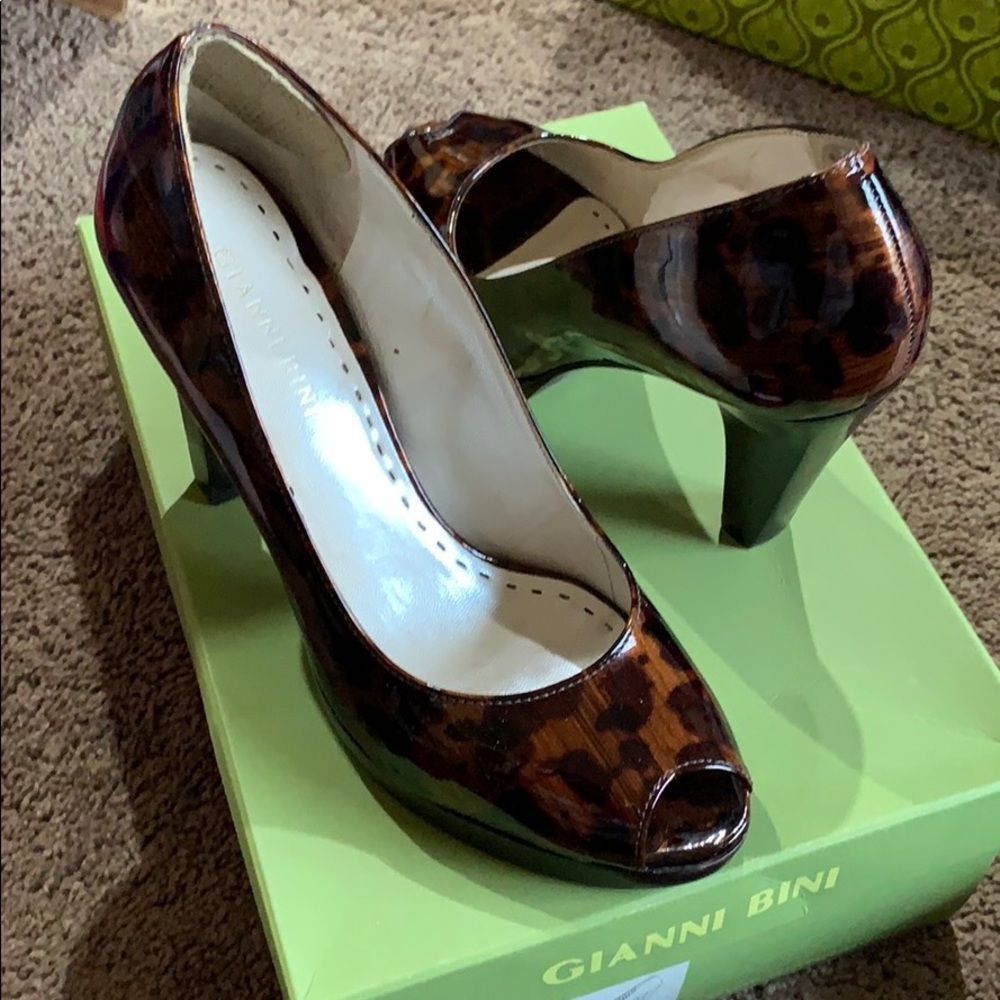 Gianni Bini Amanda Tortoise Peep Toe